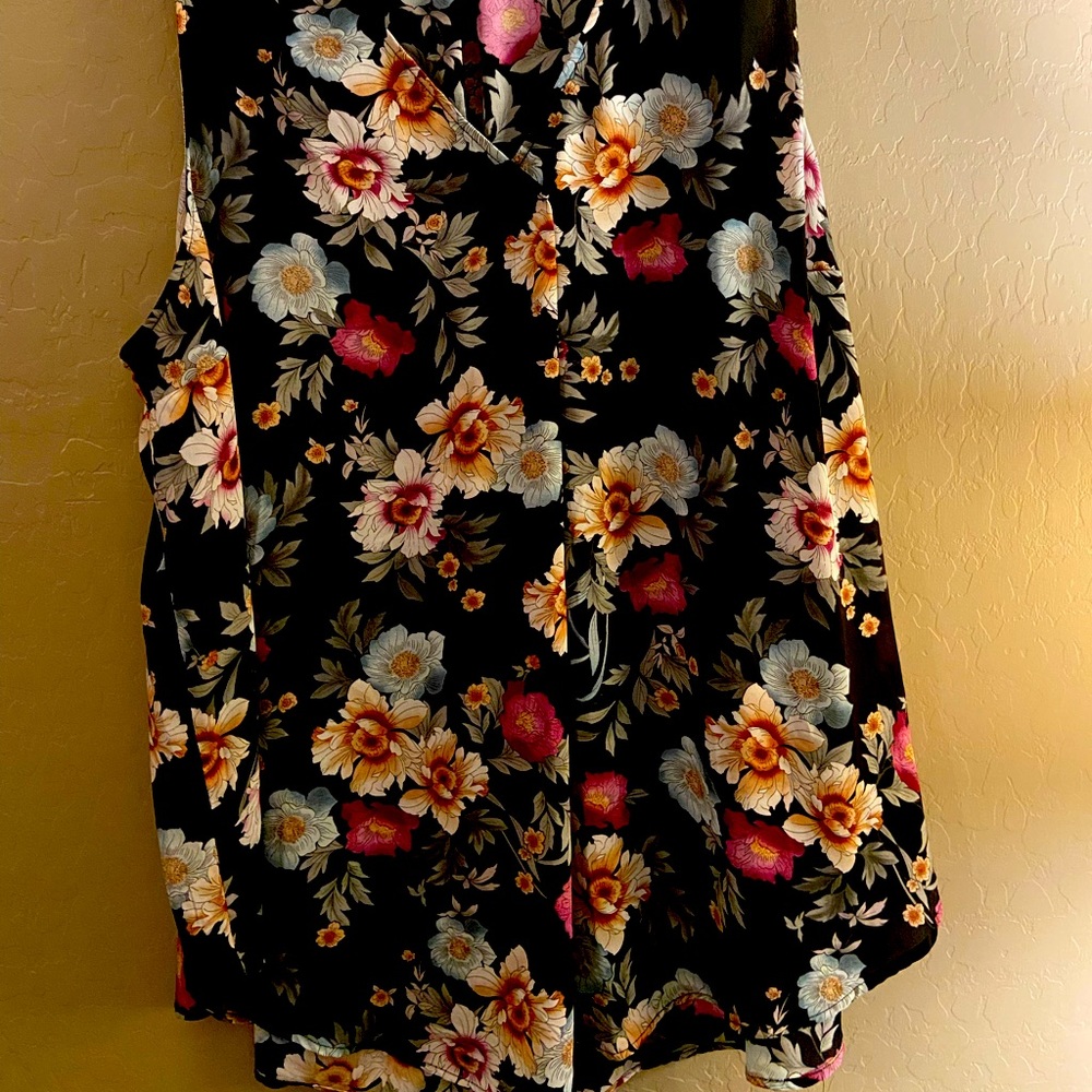 Torrid size 4 sleeveless blouse